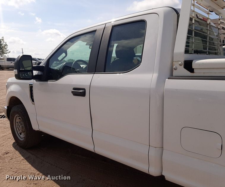 image for item NU9819 2018 Ford F250 Super Duty XL SuperCab pickup truck