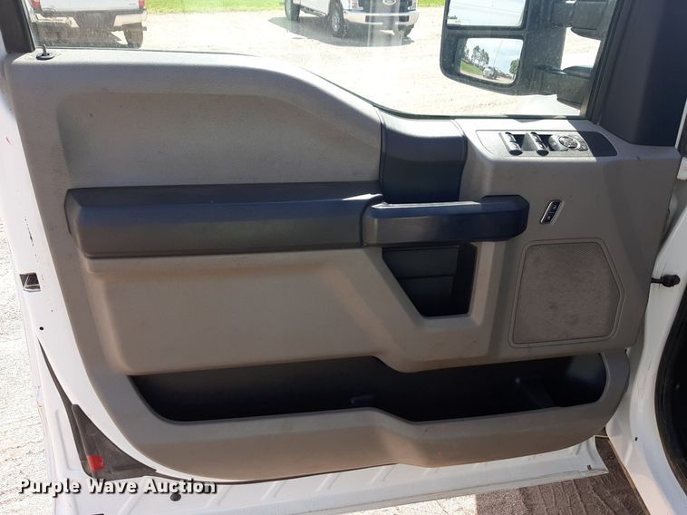 image for item NU9819 2018 Ford F250 Super Duty XL SuperCab pickup truck