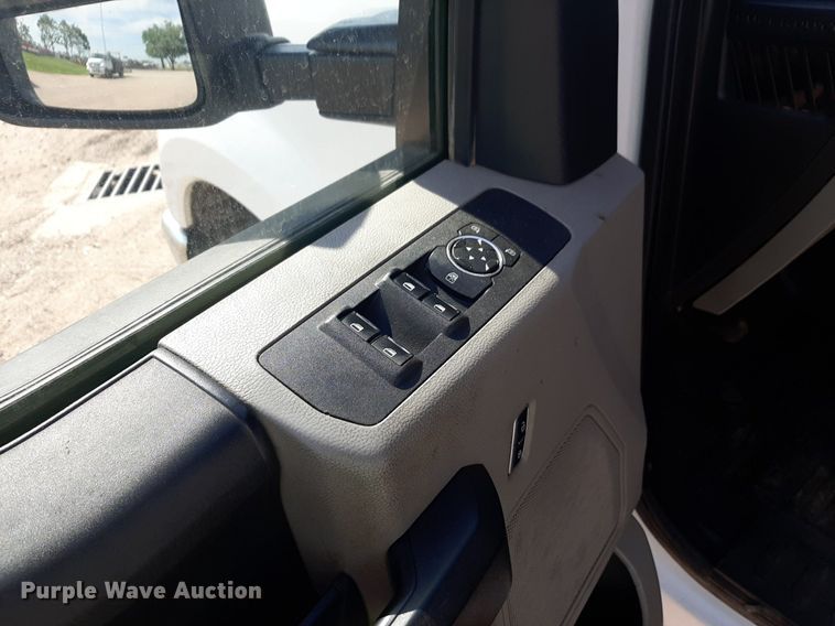 image for item NU9819 2018 Ford F250 Super Duty XL SuperCab pickup truck