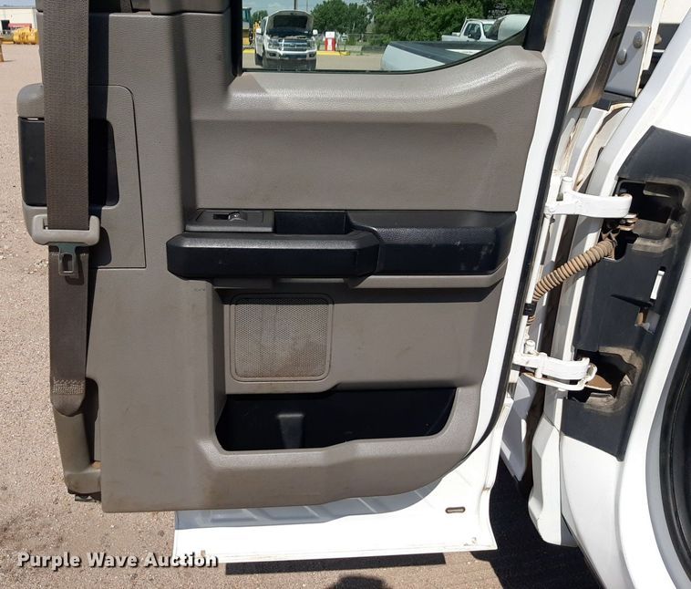 image for item NU9819 2018 Ford F250 Super Duty XL SuperCab pickup truck