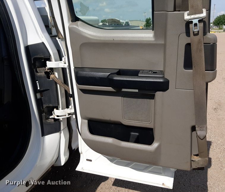 image for item NU9819 2018 Ford F250 Super Duty XL SuperCab pickup truck