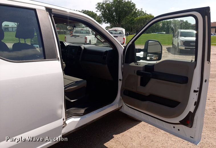 image for item NU9819 2018 Ford F250 Super Duty XL SuperCab pickup truck