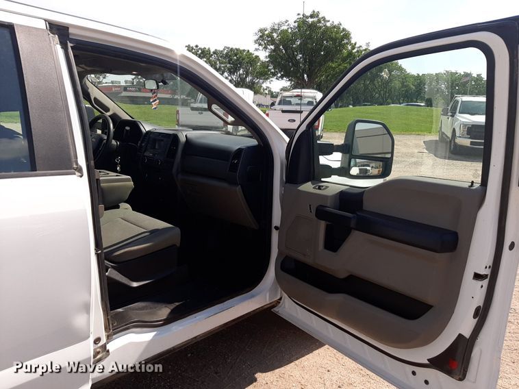 image for item NU9819 2018 Ford F250 Super Duty XL SuperCab pickup truck