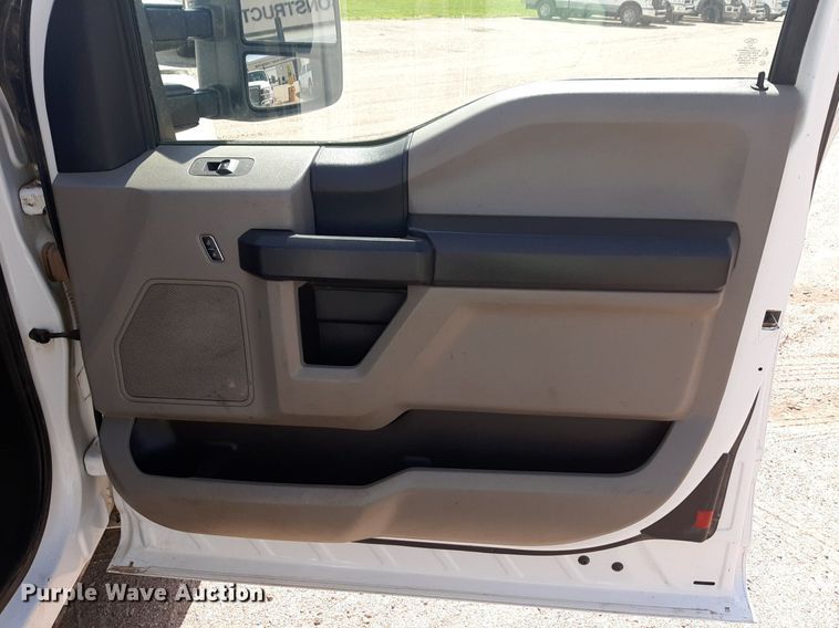 image for item NU9819 2018 Ford F250 Super Duty XL SuperCab pickup truck