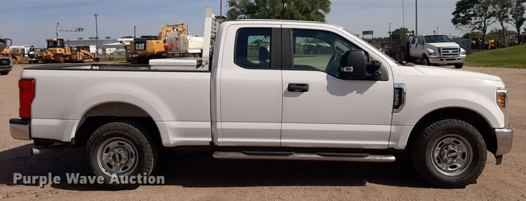 image for item NU9820 2018 Ford F250 Super Duty XL SuperCab pickup truck
