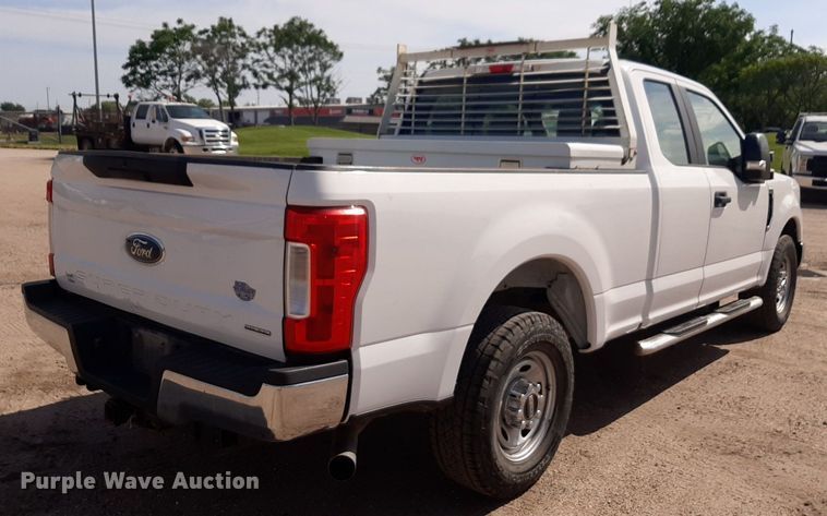 image for item NU9820 2018 Ford F250 Super Duty XL SuperCab pickup truck
