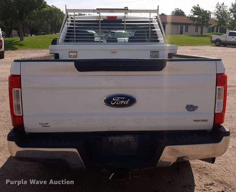 image for item NU9820 2018 Ford F250 Super Duty XL SuperCab pickup truck
