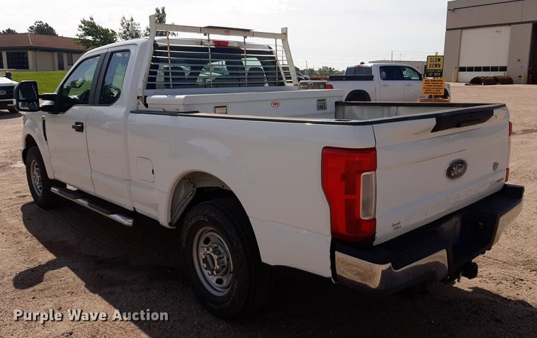image for item NU9820 2018 Ford F250 Super Duty XL SuperCab pickup truck