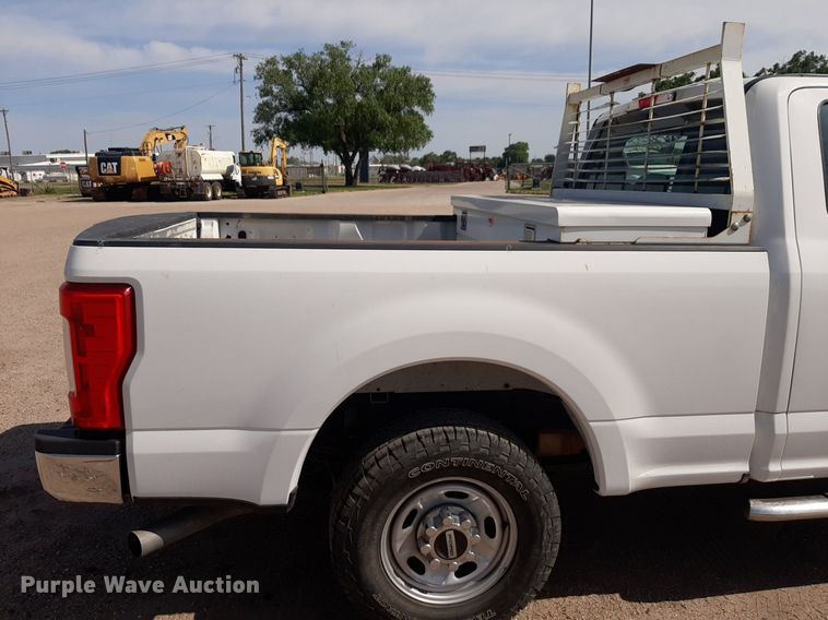 image for item NU9820 2018 Ford F250 Super Duty XL SuperCab pickup truck