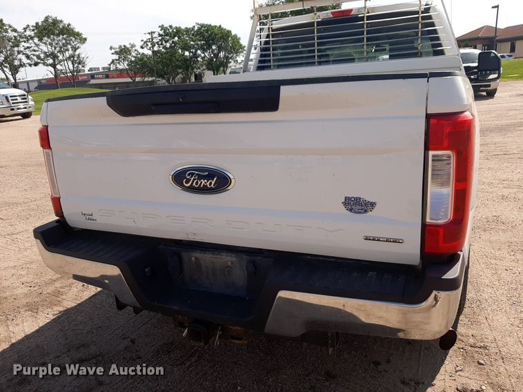 image for item NU9820 2018 Ford F250 Super Duty XL SuperCab pickup truck