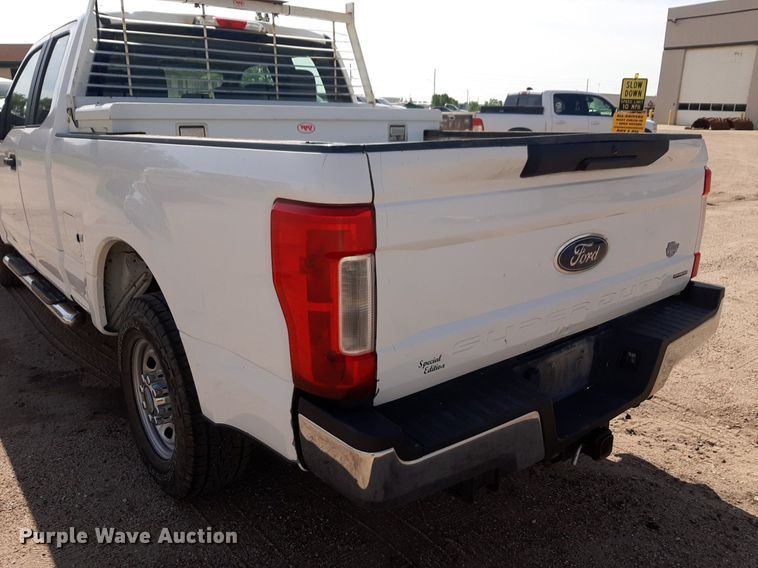 image for item NU9820 2018 Ford F250 Super Duty XL SuperCab pickup truck