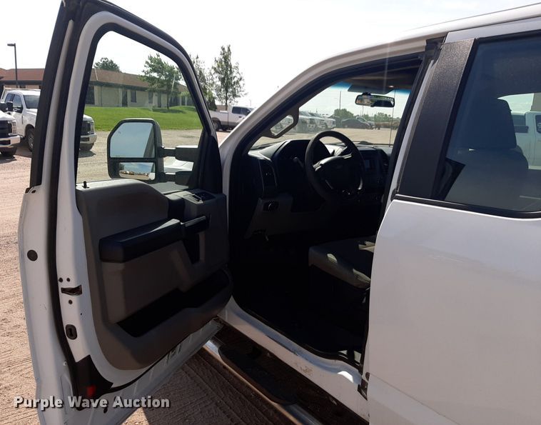 image for item NU9820 2018 Ford F250 Super Duty XL SuperCab pickup truck