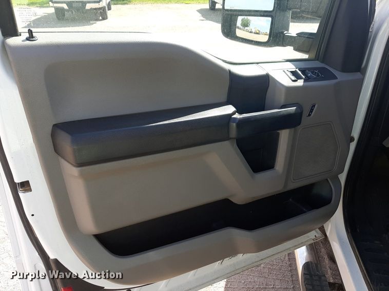 image for item NU9820 2018 Ford F250 Super Duty XL SuperCab pickup truck