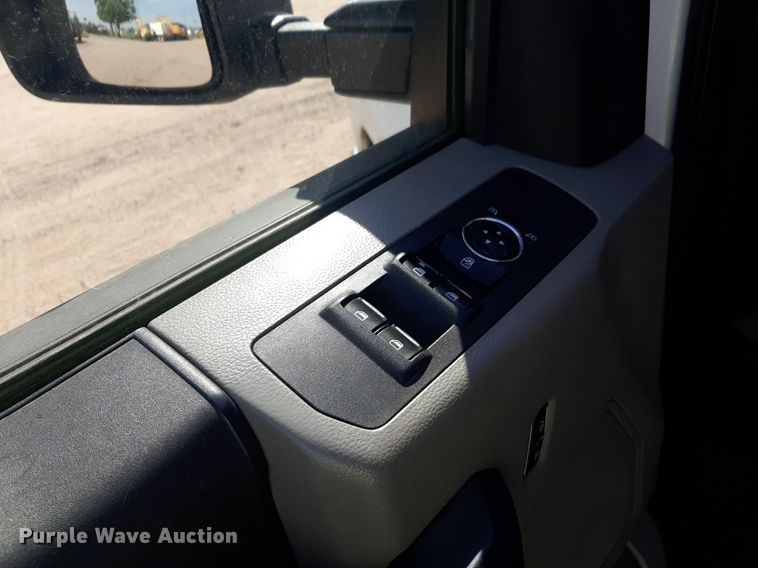 image for item NU9820 2018 Ford F250 Super Duty XL SuperCab pickup truck