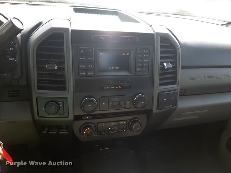 image for item NU9820 2018 Ford F250 Super Duty XL SuperCab pickup truck