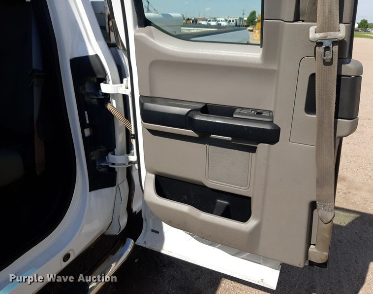 image for item NU9820 2018 Ford F250 Super Duty XL SuperCab pickup truck