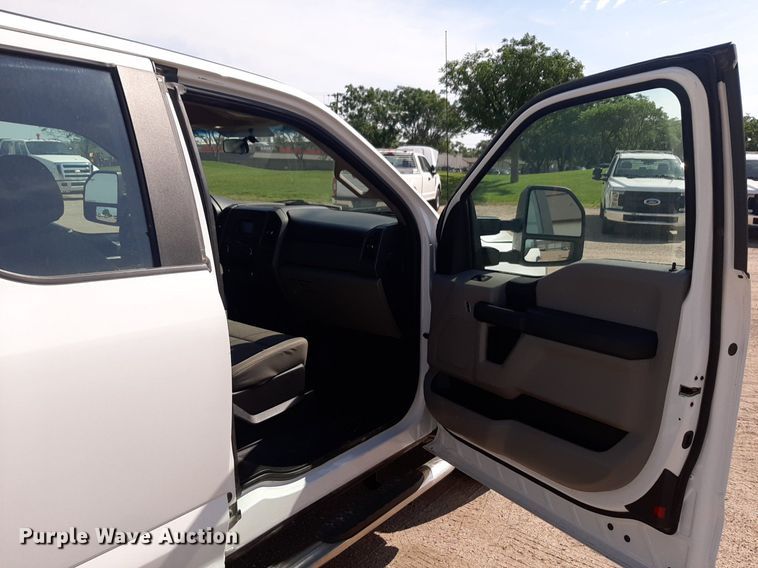 image for item NU9820 2018 Ford F250 Super Duty XL SuperCab pickup truck