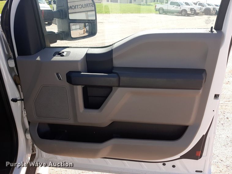 image for item NU9820 2018 Ford F250 Super Duty XL SuperCab pickup truck