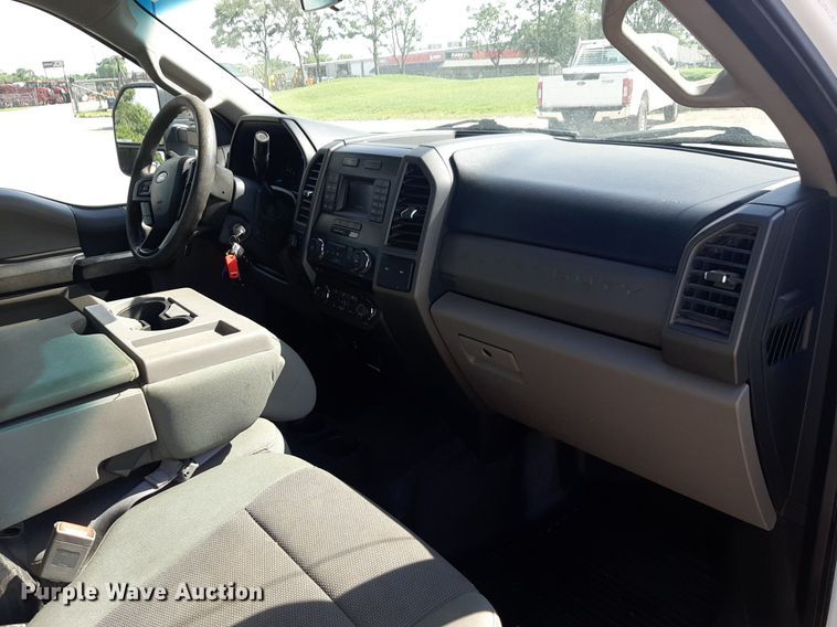 image for item NU9820 2018 Ford F250 Super Duty XL SuperCab pickup truck