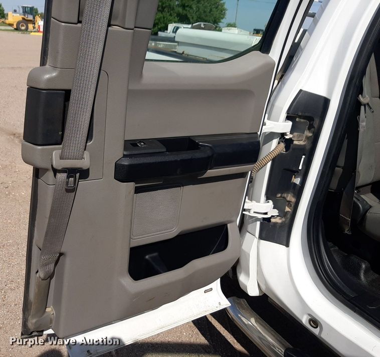 image for item NU9820 2018 Ford F250 Super Duty XL SuperCab pickup truck