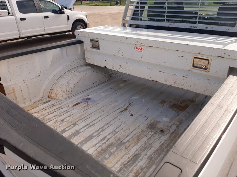 image for item NU9822 2020 Ford F250 Super Duty XL SuperCab pickup truck