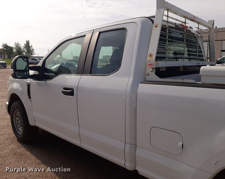 image for item NU9822 2020 Ford F250 Super Duty XL SuperCab pickup truck