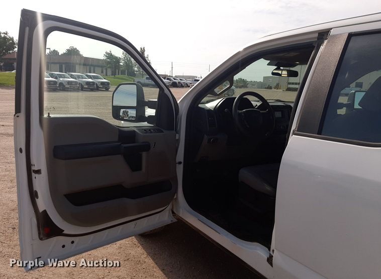 image for item NU9822 2020 Ford F250 Super Duty XL SuperCab pickup truck