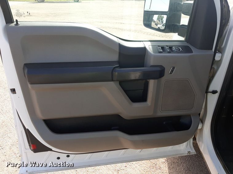 image for item NU9822 2020 Ford F250 Super Duty XL SuperCab pickup truck