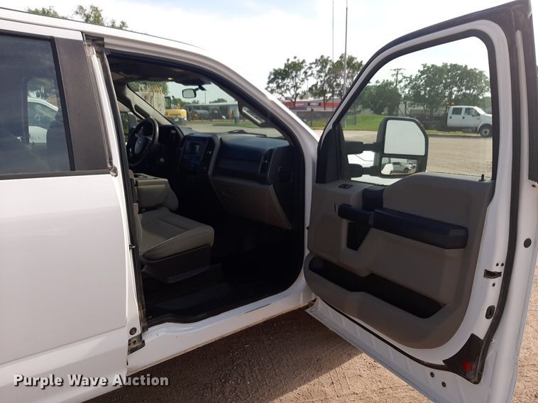 image for item NU9822 2020 Ford F250 Super Duty XL SuperCab pickup truck