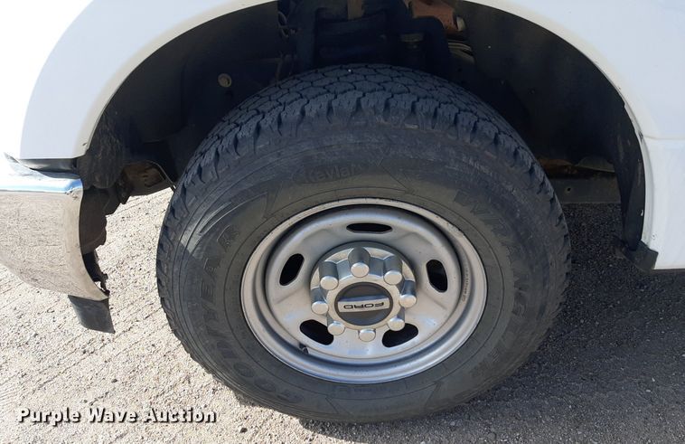 image for item NU9822 2020 Ford F250 Super Duty XL SuperCab pickup truck