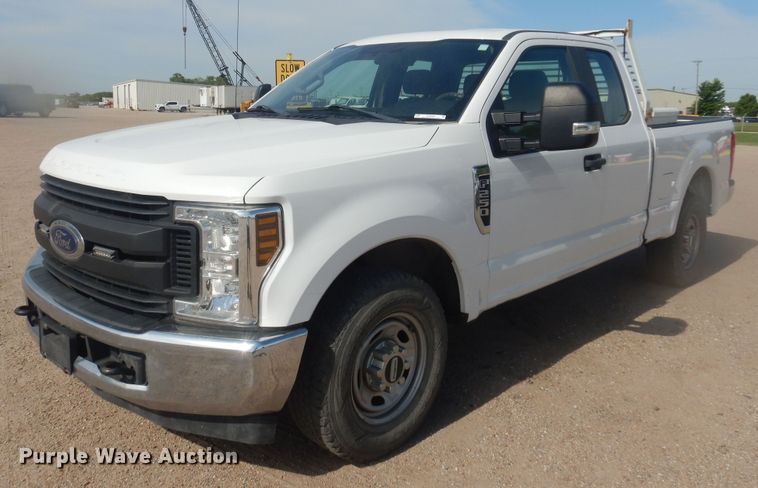 image for item NU9823 2018 Ford F250 Super Duty XL SuperCab pickup truck