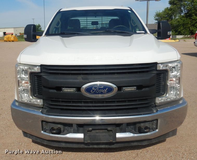 image for item NU9823 2018 Ford F250 Super Duty XL SuperCab pickup truck