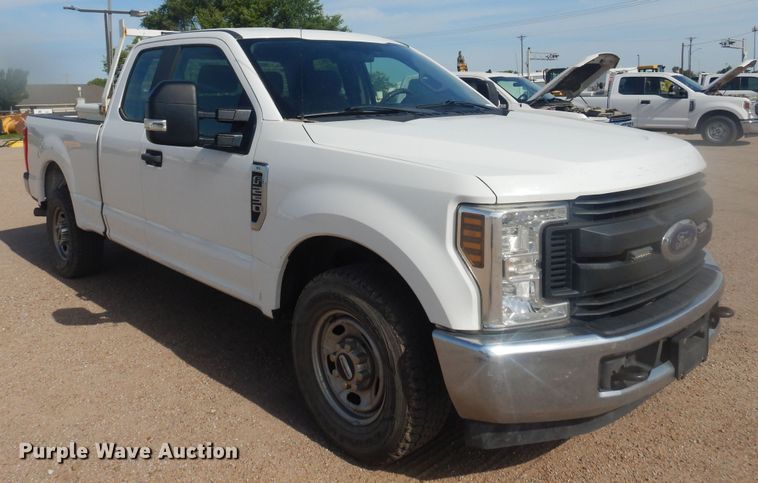 image for item NU9823 2018 Ford F250 Super Duty XL SuperCab pickup truck