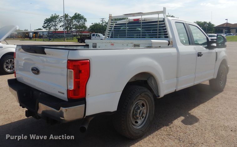 image for item NU9823 2018 Ford F250 Super Duty XL SuperCab pickup truck