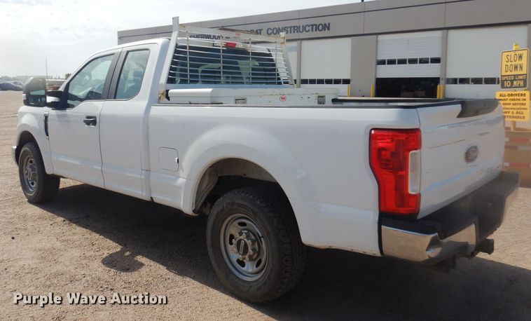 image for item NU9823 2018 Ford F250 Super Duty XL SuperCab pickup truck