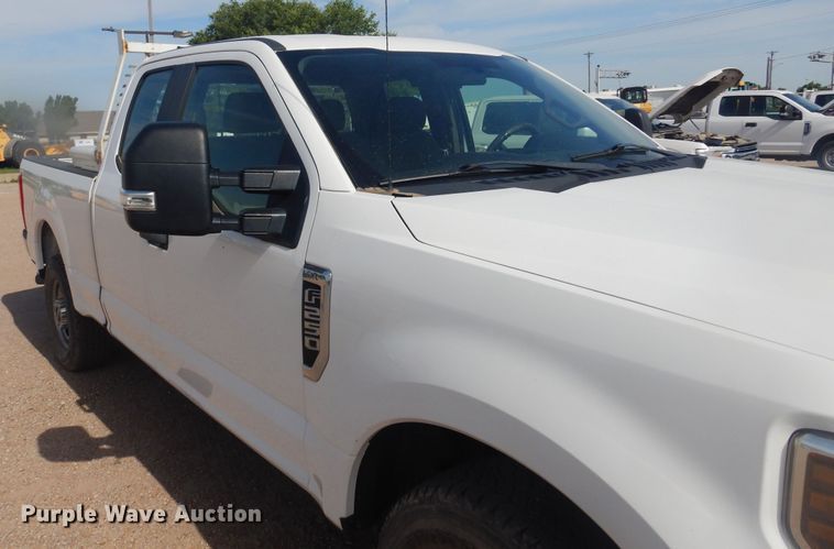image for item NU9823 2018 Ford F250 Super Duty XL SuperCab pickup truck