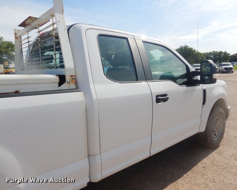 image for item NU9823 2018 Ford F250 Super Duty XL SuperCab pickup truck