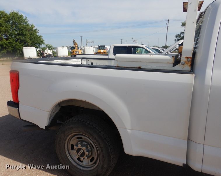 image for item NU9823 2018 Ford F250 Super Duty XL SuperCab pickup truck