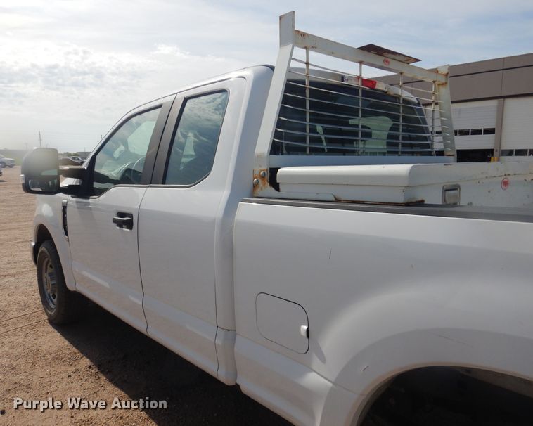 image for item NU9823 2018 Ford F250 Super Duty XL SuperCab pickup truck