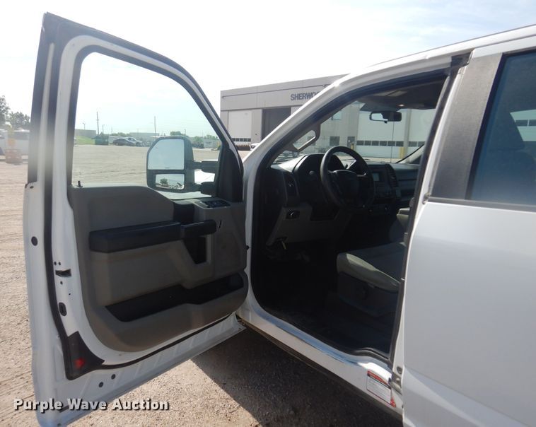 image for item NU9823 2018 Ford F250 Super Duty XL SuperCab pickup truck