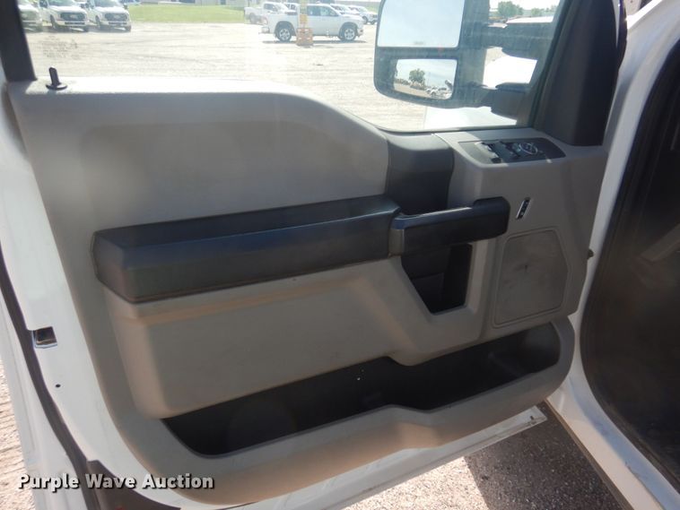 image for item NU9823 2018 Ford F250 Super Duty XL SuperCab pickup truck