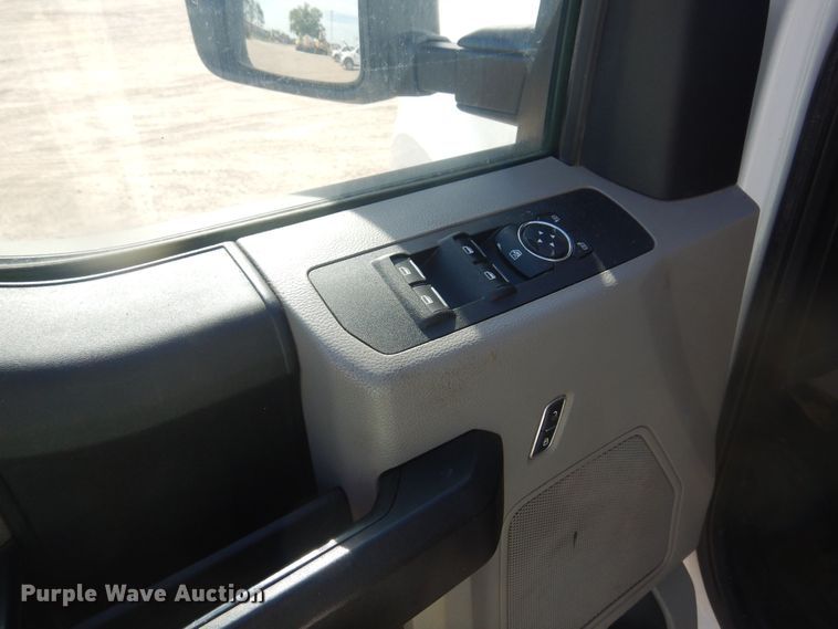 image for item NU9823 2018 Ford F250 Super Duty XL SuperCab pickup truck