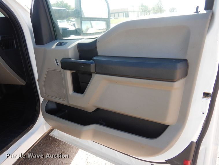 image for item NU9823 2018 Ford F250 Super Duty XL SuperCab pickup truck