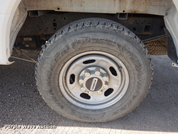 image for item NU9823 2018 Ford F250 Super Duty XL SuperCab pickup truck