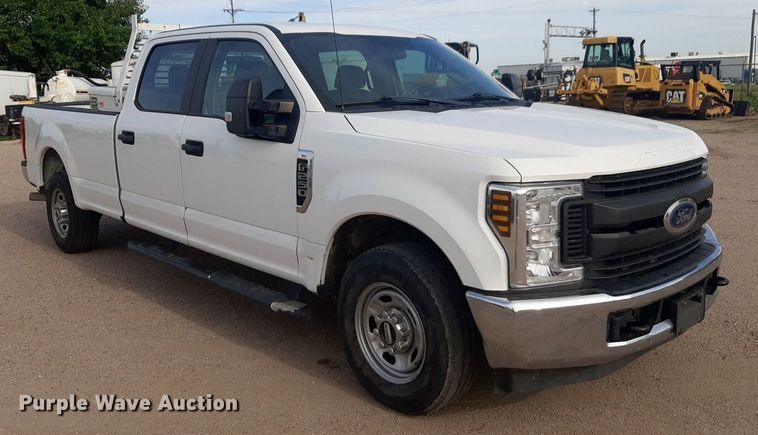 image for item NU9824 2019 Ford F250 Super Duty XL Crew Cab pickup truck