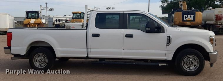 image for item NU9824 2019 Ford F250 Super Duty XL Crew Cab pickup truck