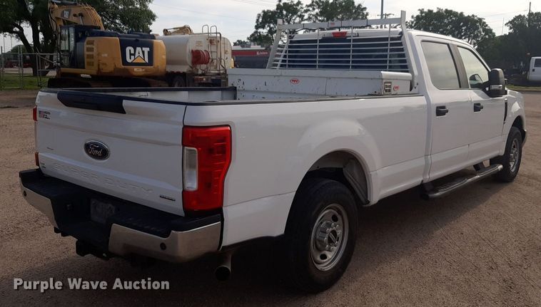 image for item NU9824 2019 Ford F250 Super Duty XL Crew Cab pickup truck