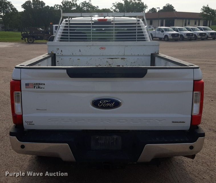 image for item NU9824 2019 Ford F250 Super Duty XL Crew Cab pickup truck
