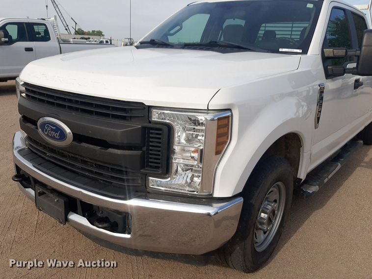 image for item NU9824 2019 Ford F250 Super Duty XL Crew Cab pickup truck