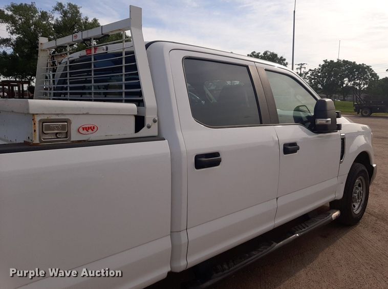 image for item NU9824 2019 Ford F250 Super Duty XL Crew Cab pickup truck